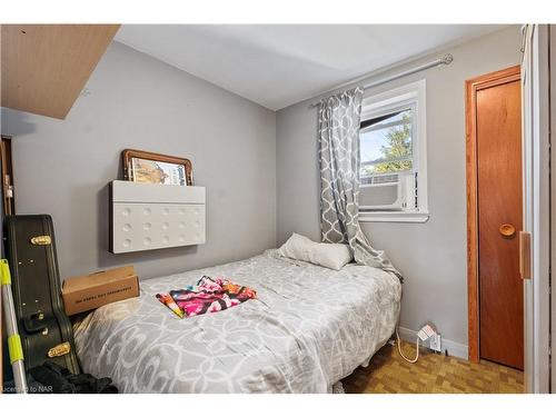 184 Wellington Street, Port Colborne, ON - Indoor Photo Showing Bedroom