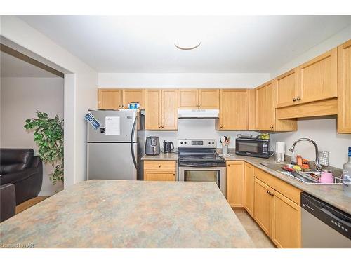 29 Natalie Court, Thorold, ON - Indoor Photo Showing Kitchen