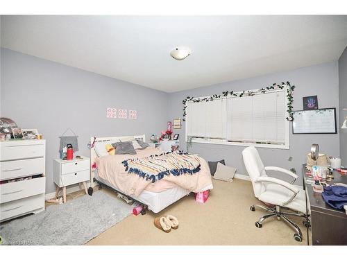 29 Natalie Court, Thorold, ON - Indoor Photo Showing Bedroom