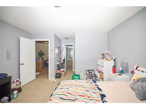 29 Natalie Court, Thorold, ON - Indoor Photo Showing Bedroom