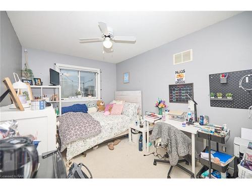 29 Natalie Court, Thorold, ON - Indoor Photo Showing Bedroom