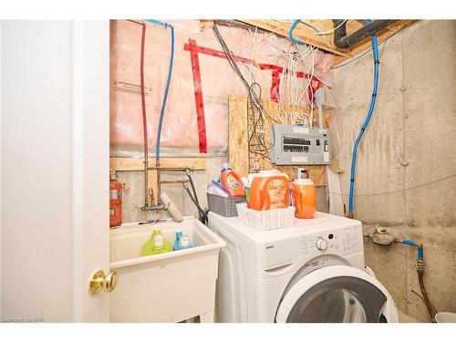 29 Natalie Court, Thorold, ON - Indoor Photo Showing Laundry Room