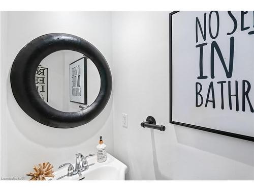 118 River Road, Fenwick, ON - Indoor Photo Showing Bathroom