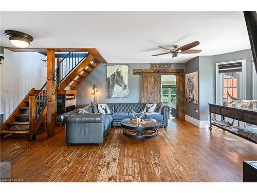 118 River Road, Fenwick, ON - Indoor Photo Showing Living Room