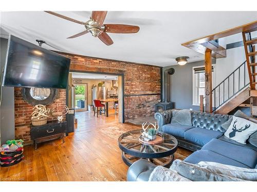 118 River Road, Fenwick, ON - Indoor Photo Showing Living Room