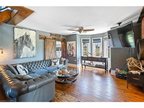 118 River Road, Fenwick, ON - Indoor Photo Showing Living Room