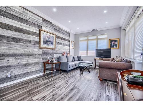 102-7 Dayspring Circle, Brampton, ON - Indoor Photo Showing Living Room