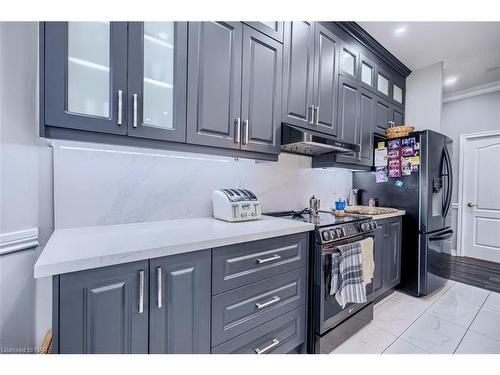 102-7 Dayspring Circle, Brampton, ON - Indoor Photo Showing Kitchen