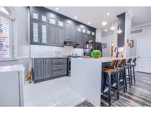 102-7 Dayspring Circle, Brampton, ON - Indoor Photo Showing Kitchen With Upgraded Kitchen