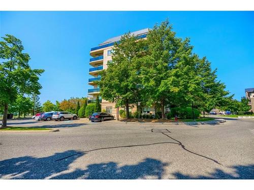 102-7 Dayspring Circle, Brampton, ON - Outdoor