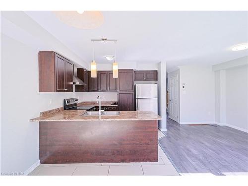 8176 Blue Ash Lane, Niagara Falls, ON - Indoor Photo Showing Kitchen With Double Sink