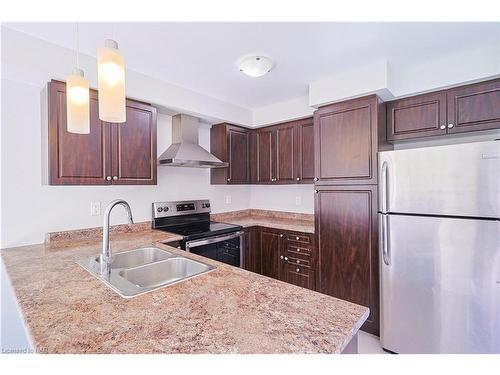 8176 Blue Ash Lane, Niagara Falls, ON - Indoor Photo Showing Kitchen With Double Sink With Upgraded Kitchen