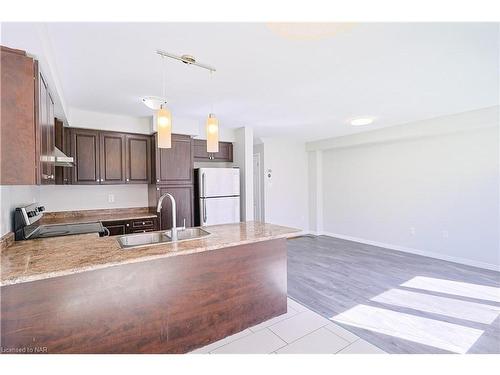 8176 Blue Ash Lane, Niagara Falls, ON - Indoor Photo Showing Kitchen With Double Sink