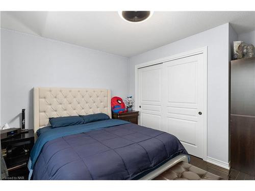 5743 Jake Crescent, Niagara Falls, ON - Indoor Photo Showing Bedroom