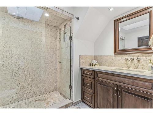 8 Wolseley Avenue, St. Catharines, ON - Indoor Photo Showing Bathroom