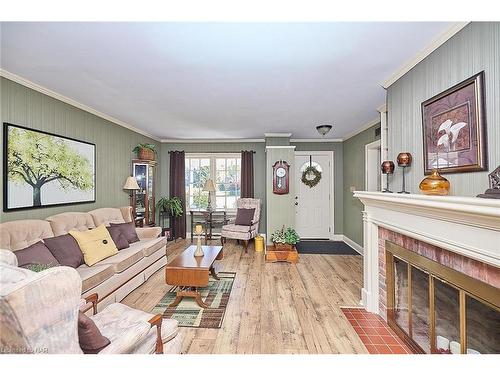 353 Daytona Drive, Fort Erie, ON - Indoor Photo Showing Living Room With Fireplace