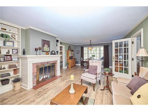 353 Daytona Drive, Fort Erie, ON - Indoor Photo Showing Living Room With Fireplace