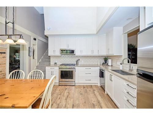 353 Daytona Drive, Fort Erie, ON - Indoor Photo Showing Kitchen With Upgraded Kitchen