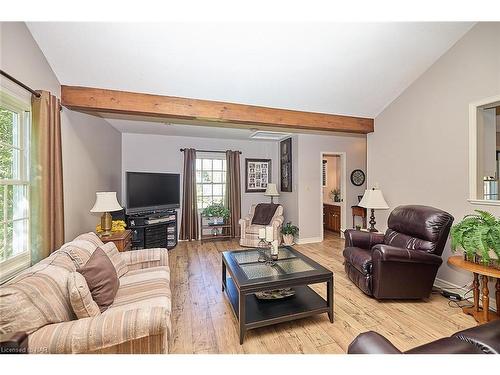 353 Daytona Drive, Fort Erie, ON - Indoor Photo Showing Living Room