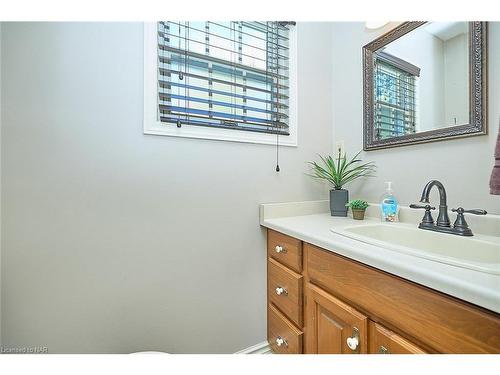 353 Daytona Drive, Fort Erie, ON - Indoor Photo Showing Bathroom