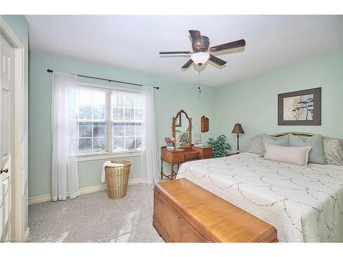 353 Daytona Drive, Fort Erie, ON - Indoor Photo Showing Bedroom