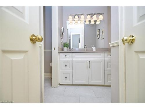 353 Daytona Drive, Fort Erie, ON - Indoor Photo Showing Bathroom