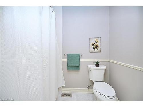 353 Daytona Drive, Fort Erie, ON - Indoor Photo Showing Bathroom