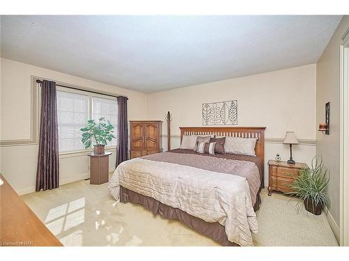 353 Daytona Drive, Fort Erie, ON - Indoor Photo Showing Bedroom