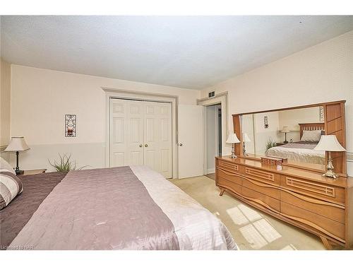 353 Daytona Drive, Fort Erie, ON - Indoor Photo Showing Bedroom