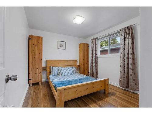 329 Gatfield Avenue, Welland, ON - Indoor Photo Showing Bedroom