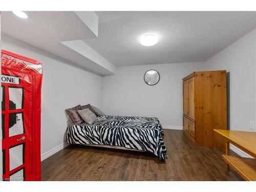 329 Gatfield Avenue, Welland, ON - Indoor Photo Showing Bedroom