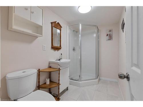 329 Gatfield Avenue, Welland, ON - Indoor Photo Showing Bathroom