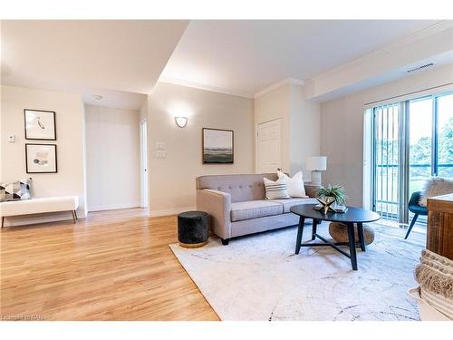 205-141 Vansickle Road, St. Catharines, ON - Indoor Photo Showing Living Room