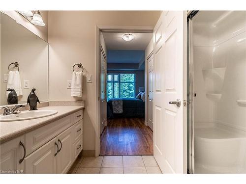 205-141 Vansickle Road, St. Catharines, ON - Indoor Photo Showing Bathroom