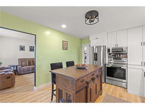 357 Phipps Street, Fort Erie, ON - Indoor Photo Showing Kitchen