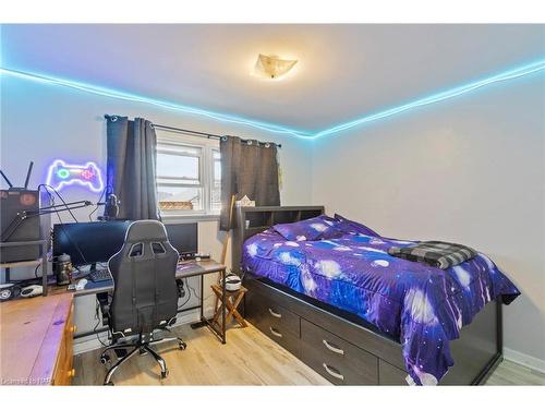 357 Phipps Street, Fort Erie, ON - Indoor Photo Showing Bedroom