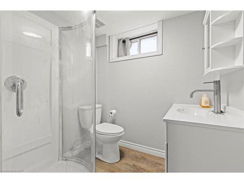 357 Phipps Street, Fort Erie, ON - Indoor Photo Showing Bathroom