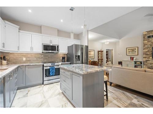 8943 Black Forest Crescent, Niagara Falls, ON - Indoor Photo Showing Kitchen With Stainless Steel Kitchen With Upgraded Kitchen