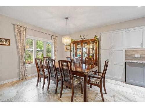 8943 Black Forest Crescent, Niagara Falls, ON - Indoor Photo Showing Dining Room