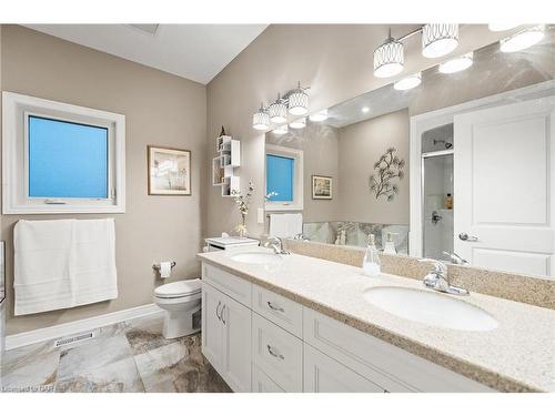 8943 Black Forest Crescent, Niagara Falls, ON - Indoor Photo Showing Bathroom