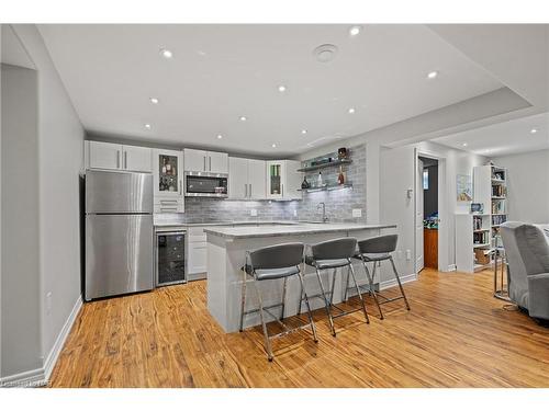 8943 Black Forest Crescent, Niagara Falls, ON - Indoor Photo Showing Kitchen With Upgraded Kitchen