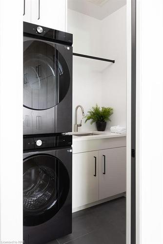 5-205 St Davids Road, Thorold, ON - Indoor Photo Showing Laundry Room