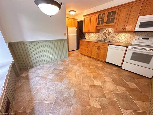 4 Fallingbrook Drive, Pelham, ON - Indoor Photo Showing Kitchen