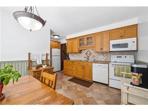 4 Fallingbrook Drive, Pelham, ON - Indoor Photo Showing Kitchen