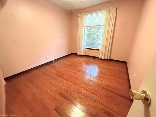 4 Fallingbrook Drive, Pelham, ON - Indoor Photo Showing Other Room