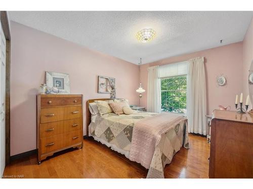 4 Fallingbrook Drive, Pelham, ON - Indoor Photo Showing Bedroom