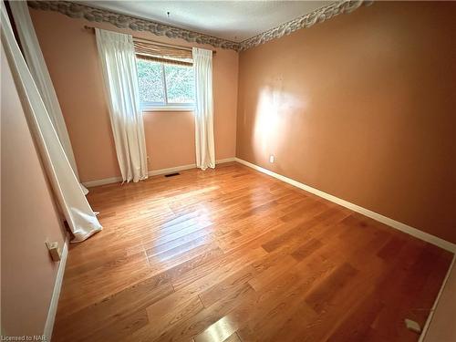 4 Fallingbrook Drive, Pelham, ON - Indoor Photo Showing Other Room