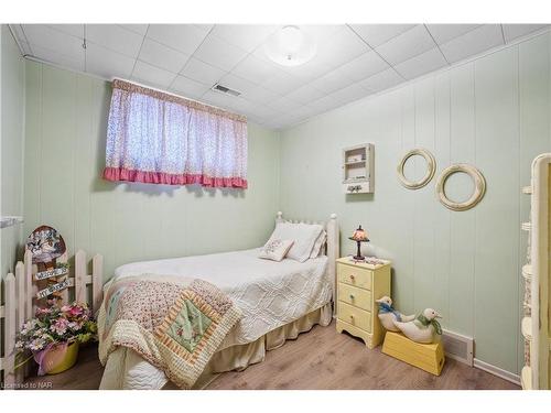 4 Fallingbrook Drive, Pelham, ON - Indoor Photo Showing Bedroom