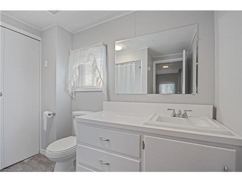 46 Pine Street, Port Colborne, ON - Indoor Photo Showing Bathroom