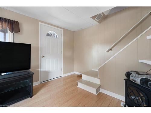 46 Pine Street, Port Colborne, ON - Indoor Photo Showing Other Room